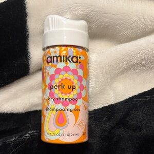 Amika Perk Up Dry Shampoo in Orange and White